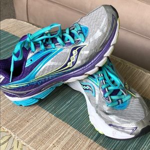 Saucony Ride 8 tennis shoes running - size 8.5